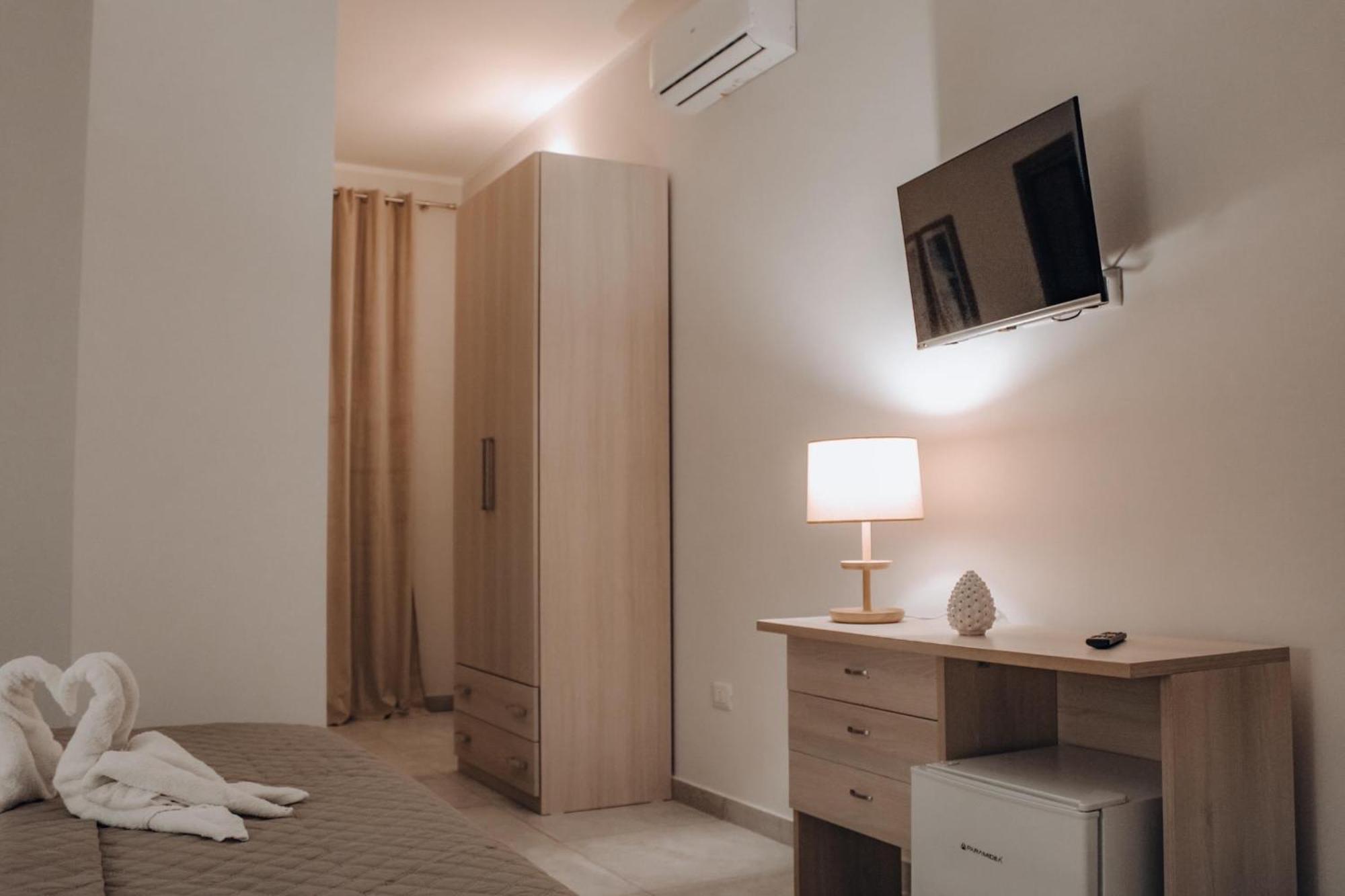 Vicoletto Fiorito Hotel Porto Empedocle Bagian luar foto